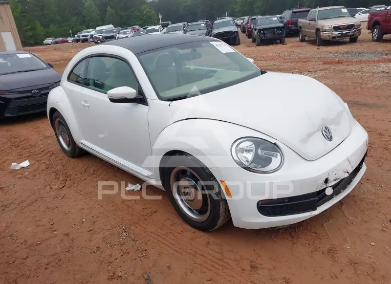 2013 Volkswagen BEETLE photo