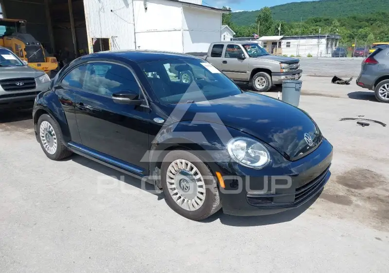 2013 Volkswagen BEETLE photo