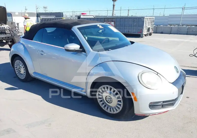 2013 Volkswagen BEETLE фото