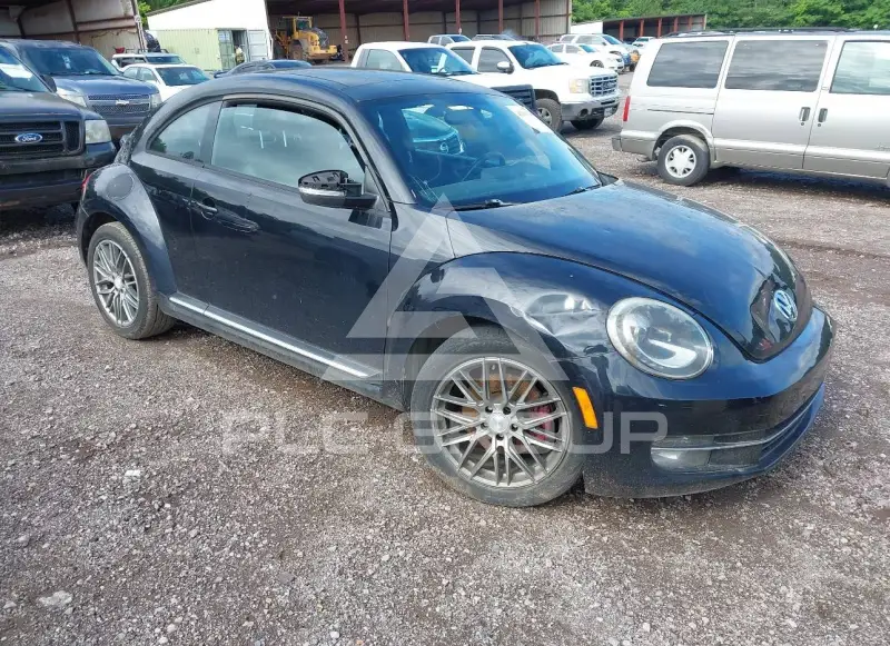2013 Volkswagen BEETLE photo