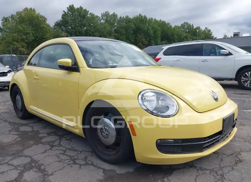 2013 Volkswagen BEETLE фото
