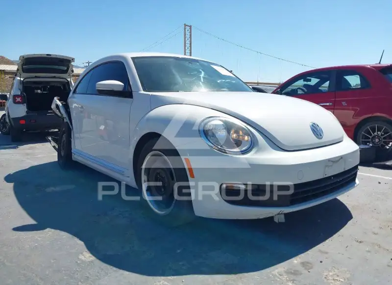 2013 Volkswagen BEETLE фото