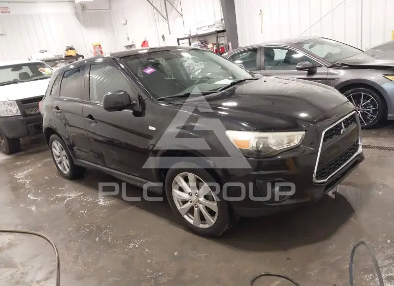 2014 Mitsubishi OUTLANDER photo