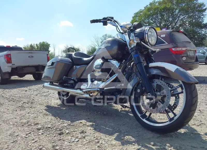 2014 Harley-Davidson FLHP photo
