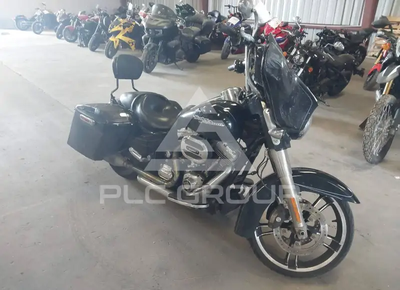 2014 Harley-Davidson FLHX photo