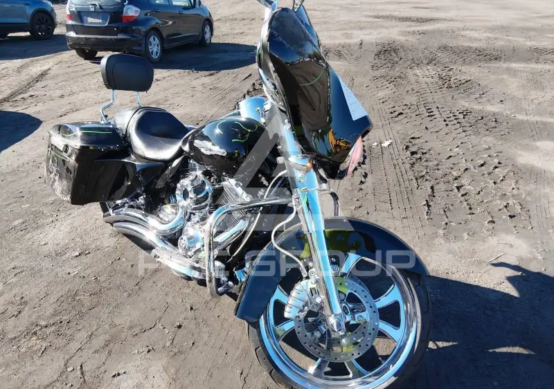 2014 Harley-Davidson FLHX photo