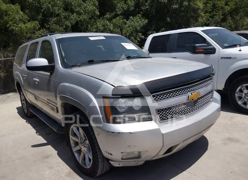2014 Chevrolet Suburan фото