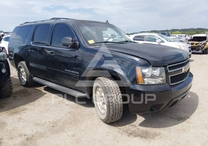 2014 Chevrolet Suburan photo