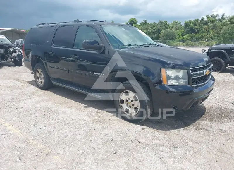 2014 Chevrolet Suburan photo