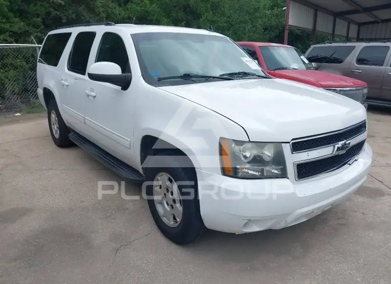 2014 Chevrolet Suburan photo