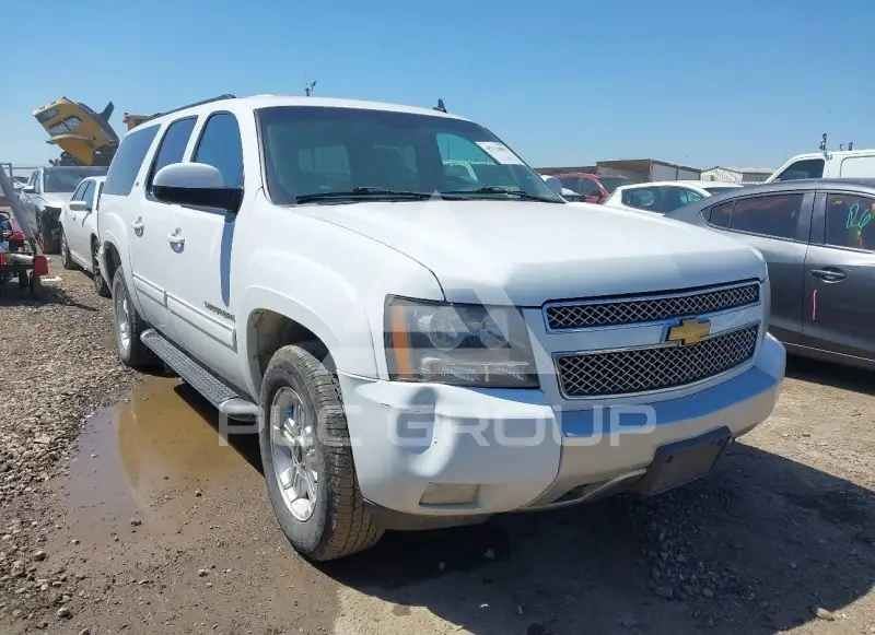 2014 Chevrolet Suburan photo