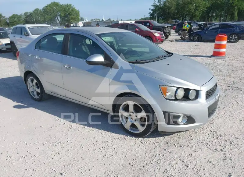 2014 Chevrolet Sonic фото