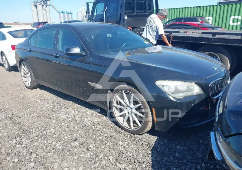 2014 BMW 750 фото