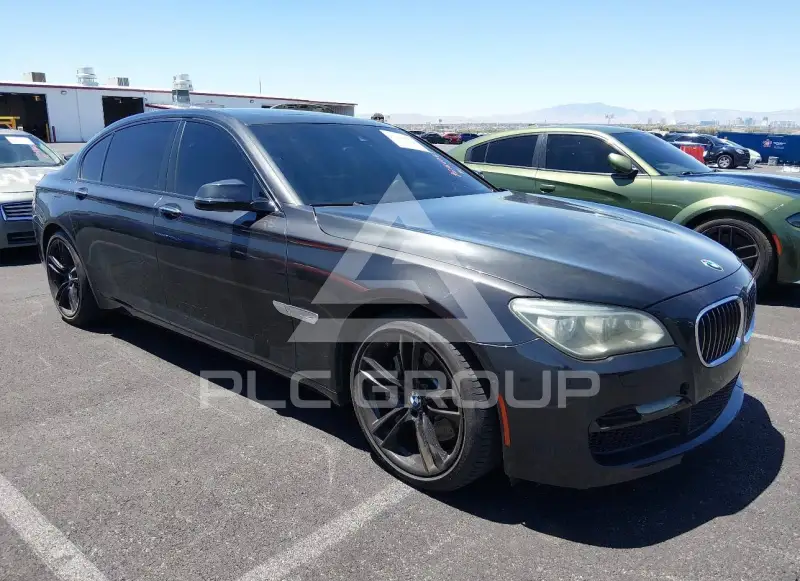 2014 BMW 750 фото