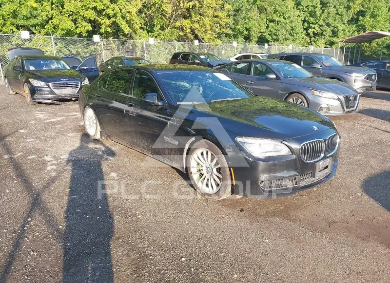2014 BMW 750 фото
