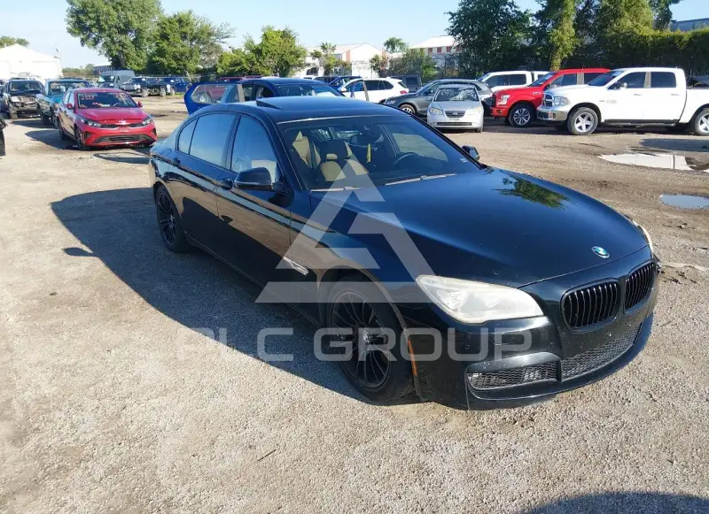 2014 BMW 750 фото