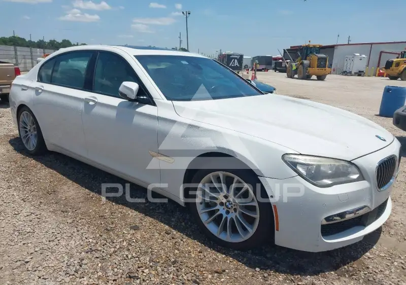 2014 BMW 750 фото