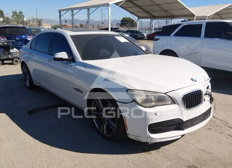 2014 BMW 750 фото