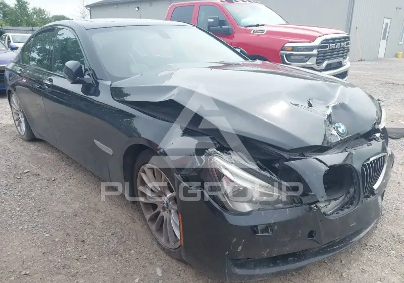 2014 BMW 750 фото