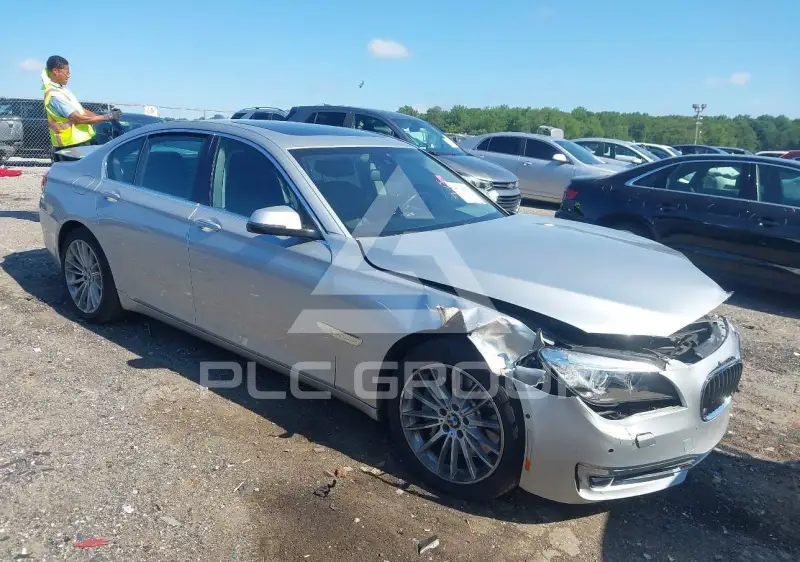 2014 BMW 750 фото