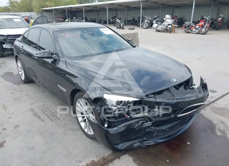 2014 BMW 750 фото