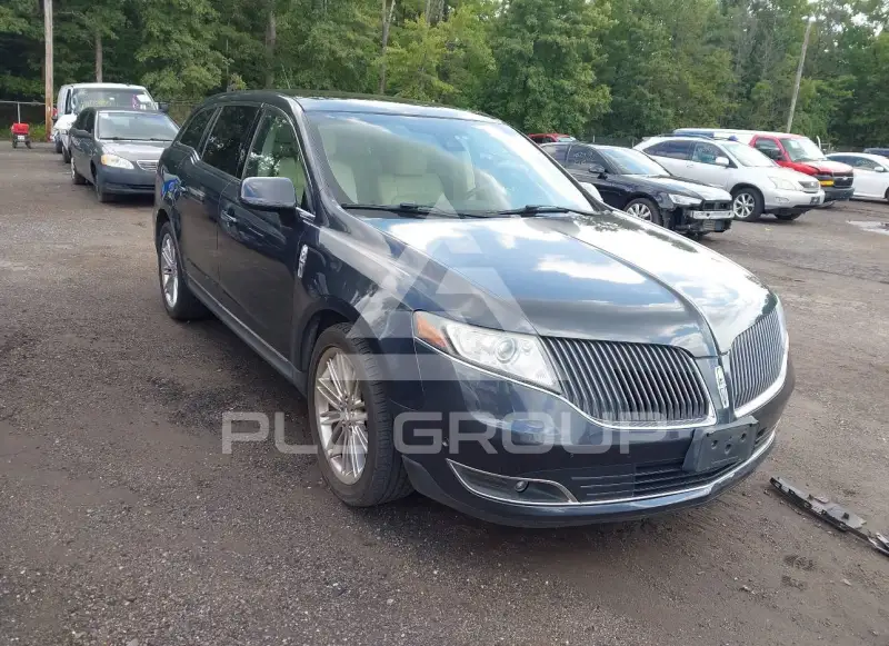 2014 Lincoln MKT photo