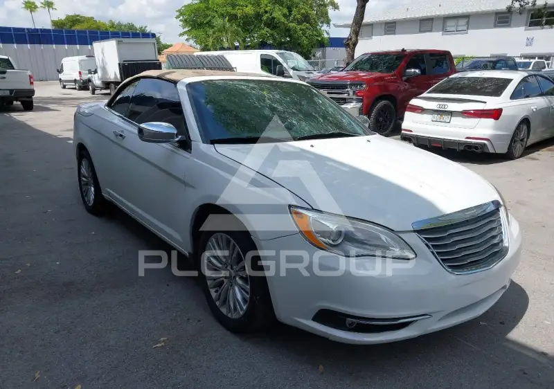 2014 Chrysler 200 фото