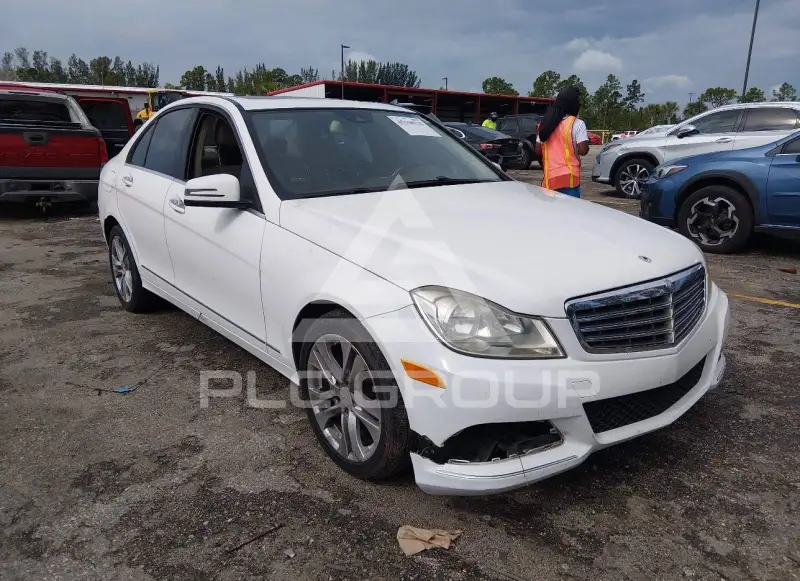 2014 Mercedes Benz C 250 фото