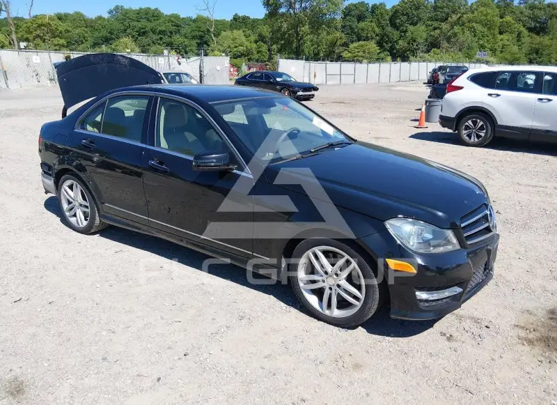 2014 Mercedes Benz C 300 фото