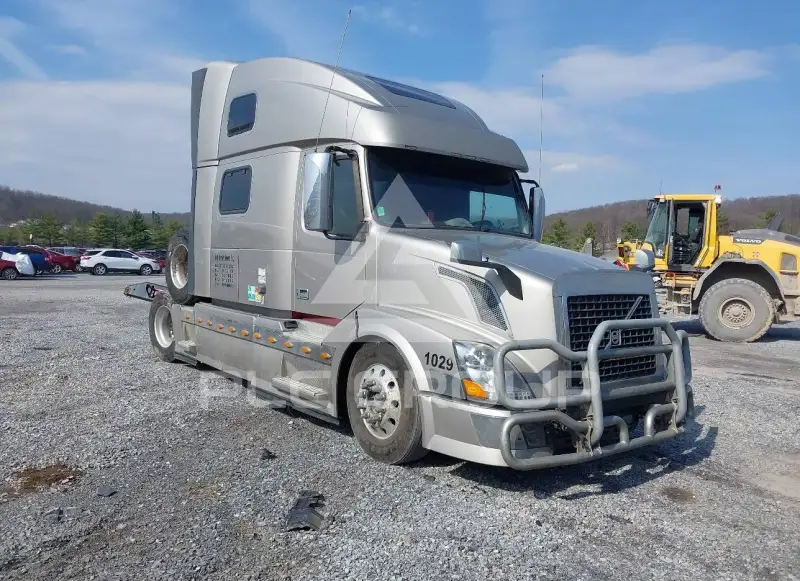 2014 Volvo VNL photo