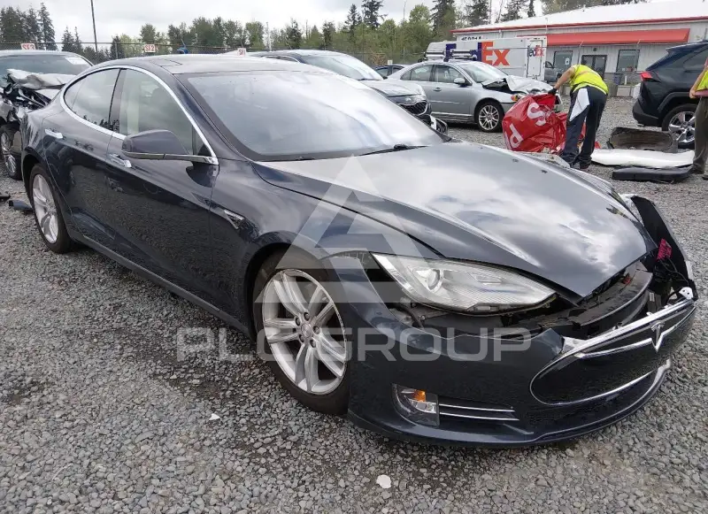 2014 Tesla Model S фото