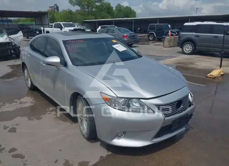 2014 Lexus ES350 photo