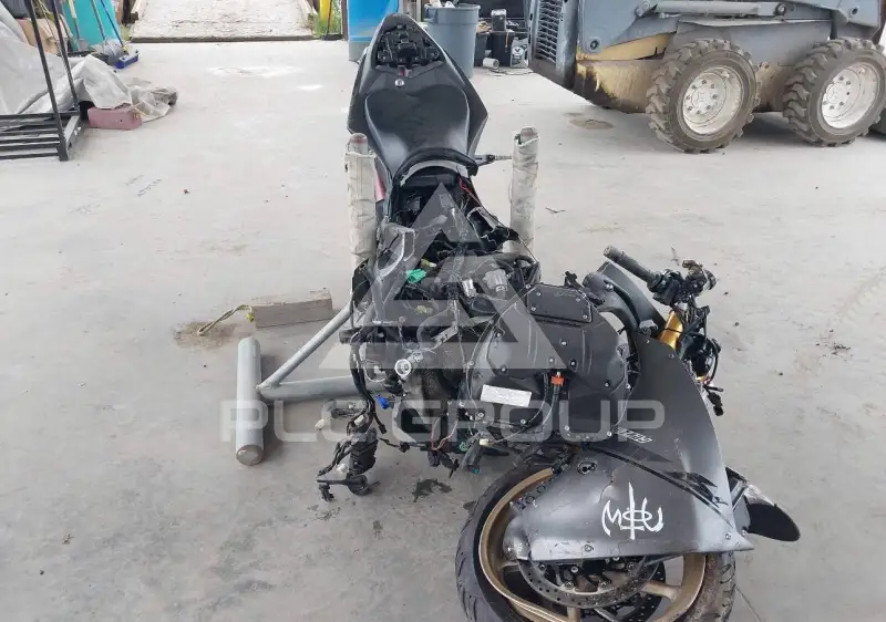 2014 Yamaha YZFR1 фото