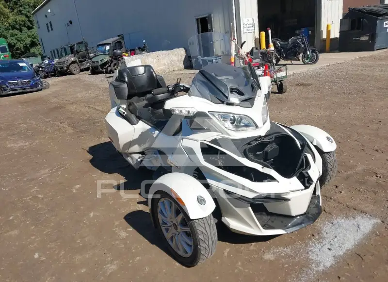 2014 Can-AM SPYDER фото