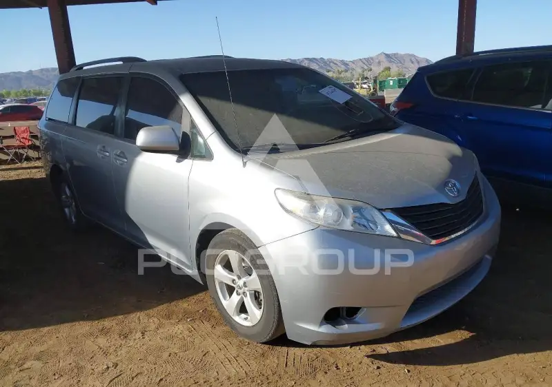 2014 Toyota SIENNA фото