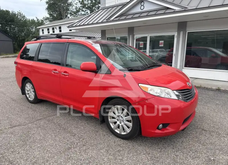 2014 Toyota SIENNA photo