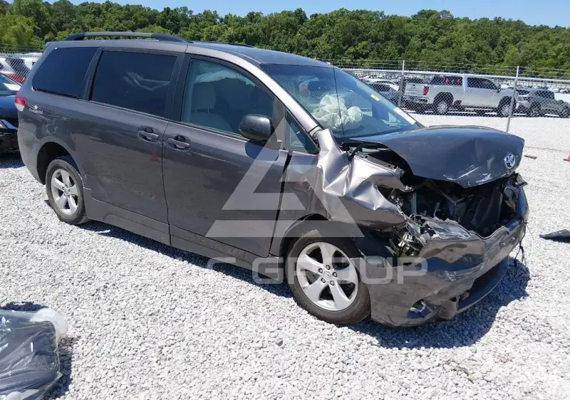 2014 Toyota SIENNA photo