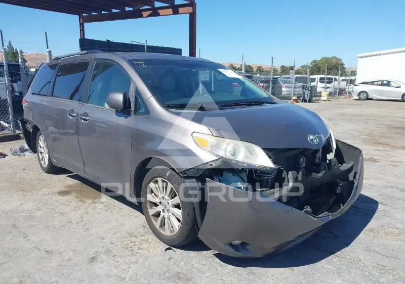 2014 Toyota SIENNA фото