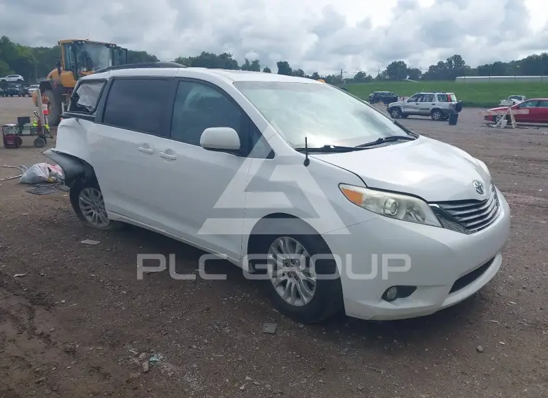 2014 Toyota SIENNA photo