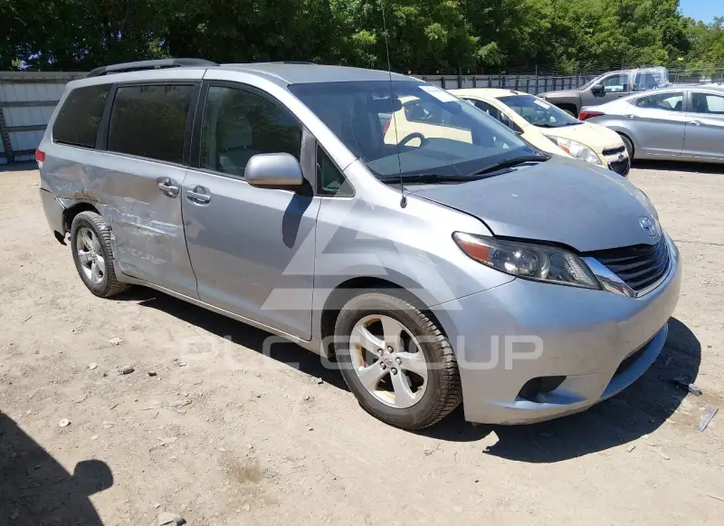 2014 Toyota SIENNA photo