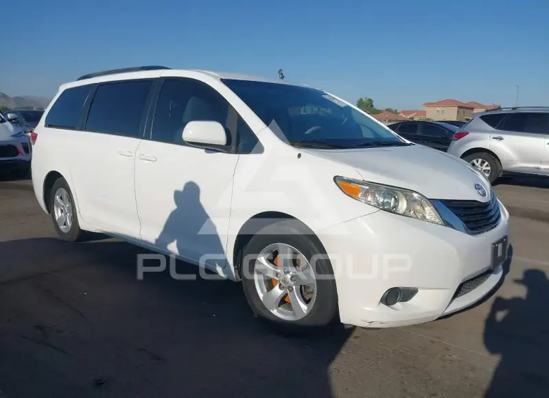 2014 Toyota SIENNA photo