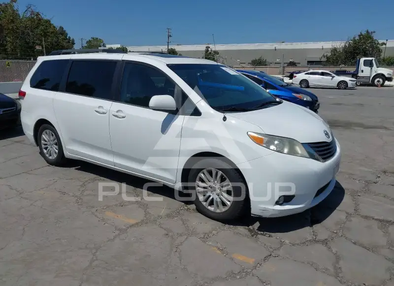 2014 Toyota SIENNA фото