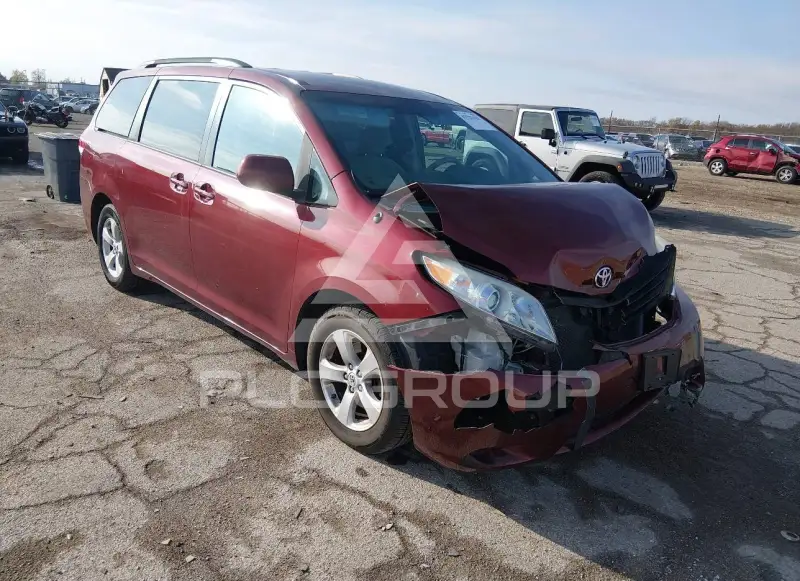2014 Toyota SIENNA photo