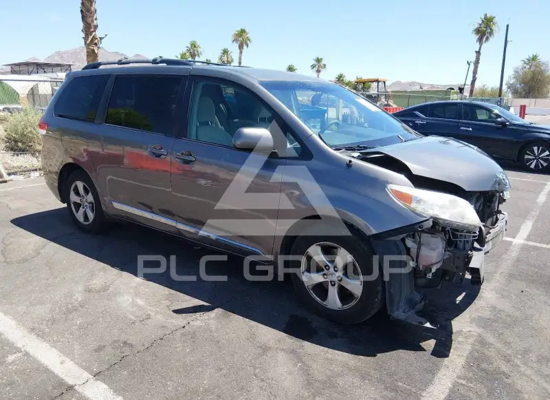 2014 Toyota SIENNA photo