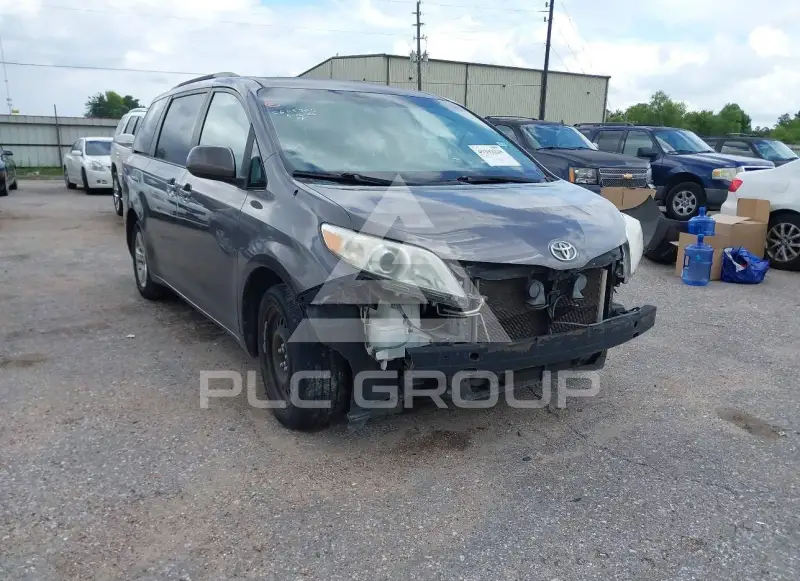 2014 Toyota SIENNA photo