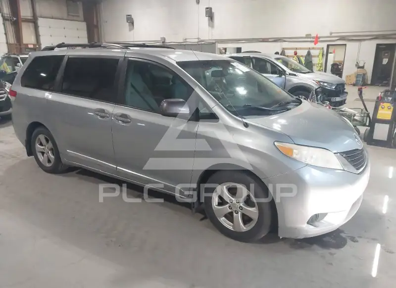 2014 Toyota SIENNA фото