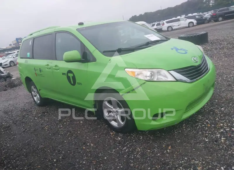 2014 Toyota SIENNA photo