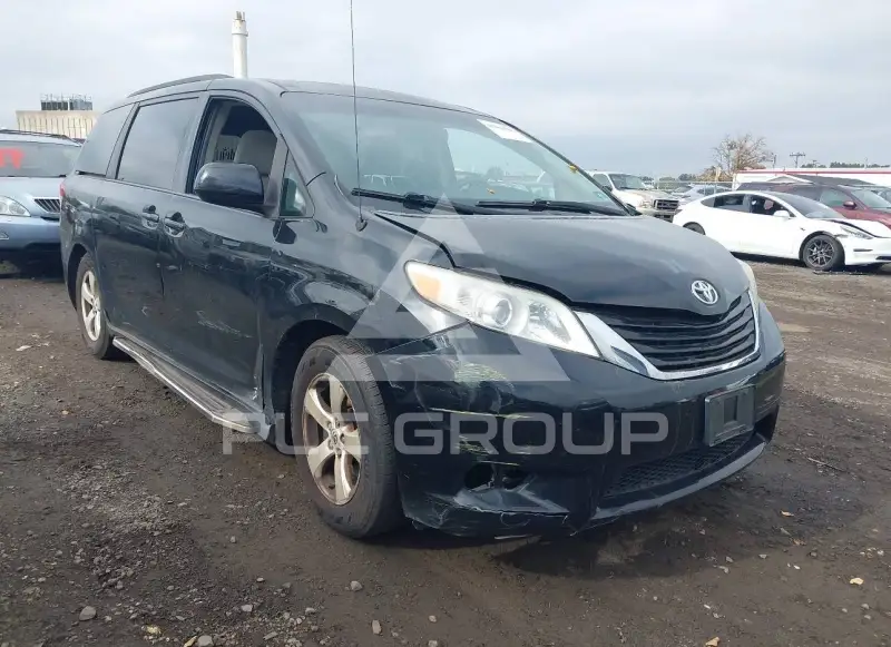 2014 Toyota SIENNA фото