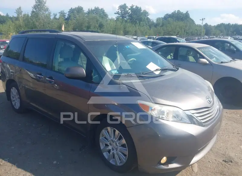 2014 Toyota SIENNA photo