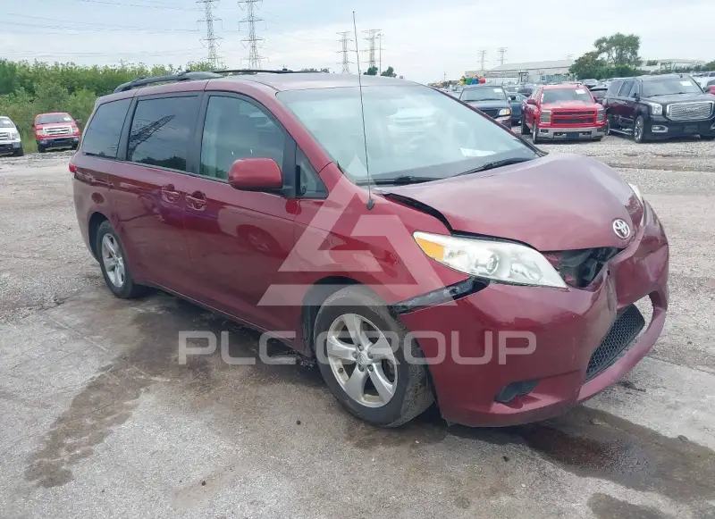 2014 Toyota SIENNA photo